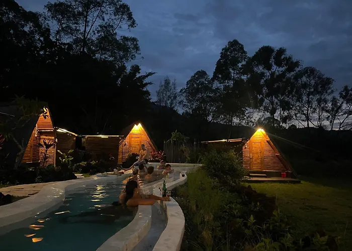 Triangular House And Hot Spring Kubupenlokan