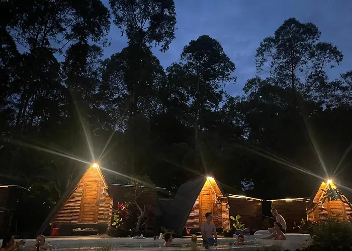 Triangular House And Hot Spring Kubupenlokan