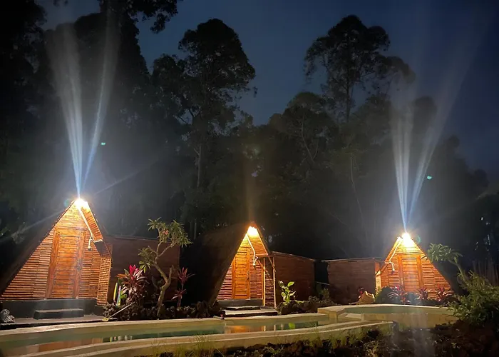 Triangular House And Hot Spring Kubupenlokan