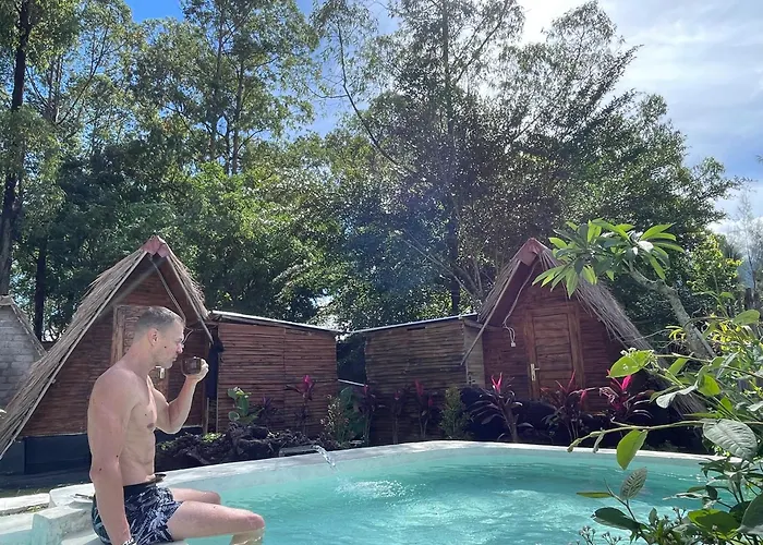 Triangular House And Hot Spring Kubupenlokan