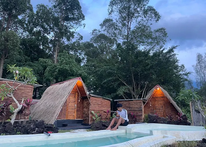 Triangular House And Hot Spring Kubupenlokan