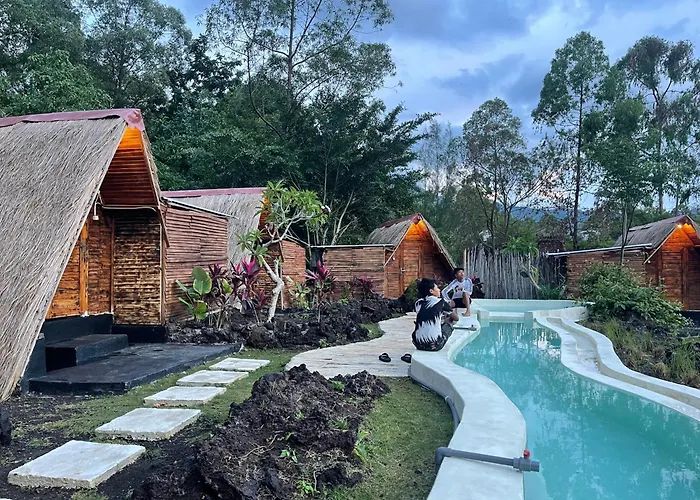 Triangular House And Hot Spring Kubupenlokan