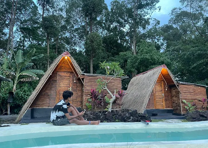 Triangular House And Hot Spring Guest house