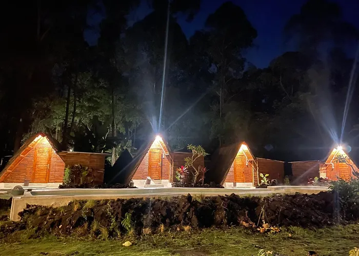 Triangular House And Hot Spring Kubupenlokan